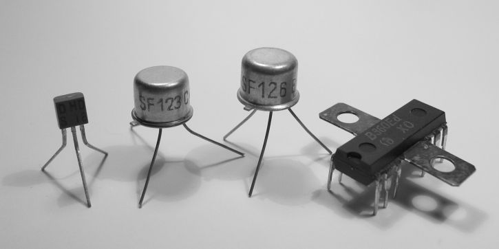 HFO-Silizium-Transistoren: Miniplast, Si-npn-Planar-Transistoren SF123 und SF126 und Transistorarray B360.
