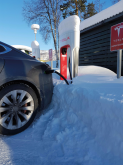 Tesla Der letzte Supercharger vor dem Nordkap steht in Setermoen. Von hier aus sind es noch 649 Kilometer.