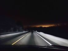 Tesla Am zweiten Tag sind die Straßen überwiegend noch geräumt, aber schon erste Nordlichter zu sehen