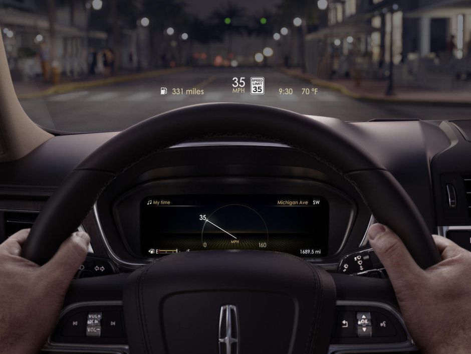 Head-up-Display In zwei Lincoln-Modellen kommt die DMD-Technologie für Head-up-Displays zum ersten Mal serienmäßig zum Einsatz.