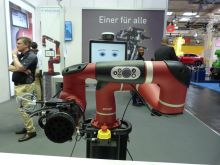 MRK Hannover Messe 2017: Erweckt mit seinen Rehaugen einen Eindruck vom ‚Kollegen Roboter‘: Der Sawyer von Rethink Robotics.