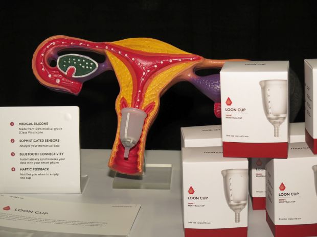 Eine Menstruationstasse aus medizinischem Silikon – natürlich mit Bluetooth-Anschluss und App. CES 2019