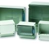Die Cardmaster-Serie von Fibox umfasst Zweikammergehäuse und schützt elektrische und elektronische Geräte vor ungünstigen Umgebungsbedingungen.