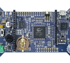 Durch sein „Schmetterlings-Design“ mit Arduino Stackable Headern bietet das Development-Kit für IoT- und IIoT-Designs eine hohe elektromagnetische Verträglichkeit. 
