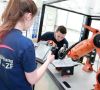 Die Software Robot Programming Suite von ArtiMinds Robotics kommt bei ZF Friedrichshafen zum Einsatz, um neue Roboteranwendungen vorab zu simulieren und Programmcode per Baukastenprinzip zu generieren, um diesen herstellerunabhängig auch für Roboteranwendungen an anderen Standorten zu nutzen.