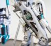 Die Bremer Forschungsbereiche des DFKI arbeiten an einer Methode, um die Vorteile von schnellem, eigenständigen Lernen und verlässlicher Verifikation zu kombinieren. Die Wissenschaftler wollen das Funktionieren der Methodik an einem Roboter demonstrieren, der damit das sichere Laufen erlernen soll.