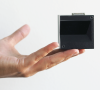 Der 3D-Mid-Range-Sensor ‚Vision Mini‘ von Blickfeld ist so klein beziehungsweise kompakt, dass er sich in Außenspiegel, Scheinwerfer, Rückfahrleuchten sowie die A-, B- und C-Säulen einbauen lässt. Blickfeld