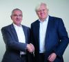 Hans Beckhoff (rechts), Geschäftsführender Inhaber von Beckhoff Automation, und Martin Kristof, Geschäftsführer der ADL Embedded Solutions GmbH, freuen sich die Zusammenarbeit im Segment der kundenspezifischen Embedded- Systeme weiter auszubauen.