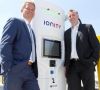 Begrüßen die Zusammenarbeit: Michael Hajesch (CEO von Ionity) und David Finn (CEO & Gründer von Tritium).