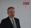 Hans-Georg Krabbe, Vorstandsvorsitzender der ABB, auf der Pressekonferenz in Hannover Redaktion IEE