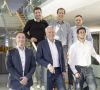 Das Gründungsteam von Drag and Bot mit Gerhard Luftensteiner, CEO Keba Group (erste Reihe Mitte) und Markus Schatz, CEO Keba Industrial Automation (erste Reihe links).