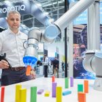 Mensch und Maschine als Team: Die Mensch-Roboter-Kollaboration mit Cobots ist eines der Trendthemen der Robotikmesse Automatica, die von 27. bis 30 Juni auf dem Münchner Messegelände stattfindet.