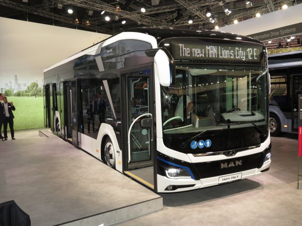 Der neue City-E-Bus von MAN arbeitet mit einem zentralen 160-kW-Motor. Die 480-kWh-Batterie reicht zuverlässig für 200 km, teilweise bis zu 270 km.