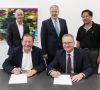 Unterzeichnung der Kooperationsvereinbarung: Andreas Rau, Thomas Rilke, Klaus Hengsbach, Roland Bent , Dr. Pinsheng Du (vl) Phoenix Contact
