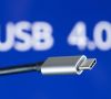 USB4, manchmal auch als USB 4.0 bezeichnet bietet Übertragungsgeschwindigkeiten von 40 Gbit/s und genügend Videobandbreite für zwei 4K-Displays oder ein 8k-Display.