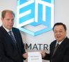 Heitec und Elimatrix schließen Distributions-Abkommen für Singapur und die ASEAN-Region: Hendrik Thiel (l.), Leiter Vertrieb und Marketing für das Geschäftsgebiet Elektronik von Heitec, und KC Tan, Geschäftsführer von Elimatrix.